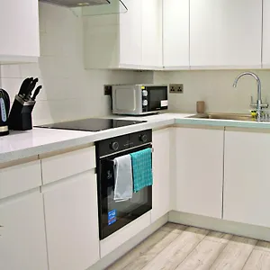 Beautiful Flat Near - Entire Flat - Equipped Kitchen - Private Bathroom London